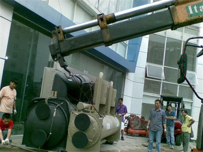 漾濞随车吊和汽车吊的核心区别是什么？哪种更省钱？