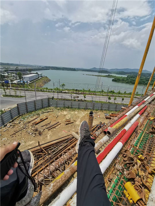 漾濞作业中发生设备损坏或人员意外，责任怎么划分？