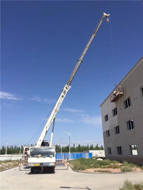 漾濞“轻装强干”—— 吊车的 “轻量化臂架” 技术